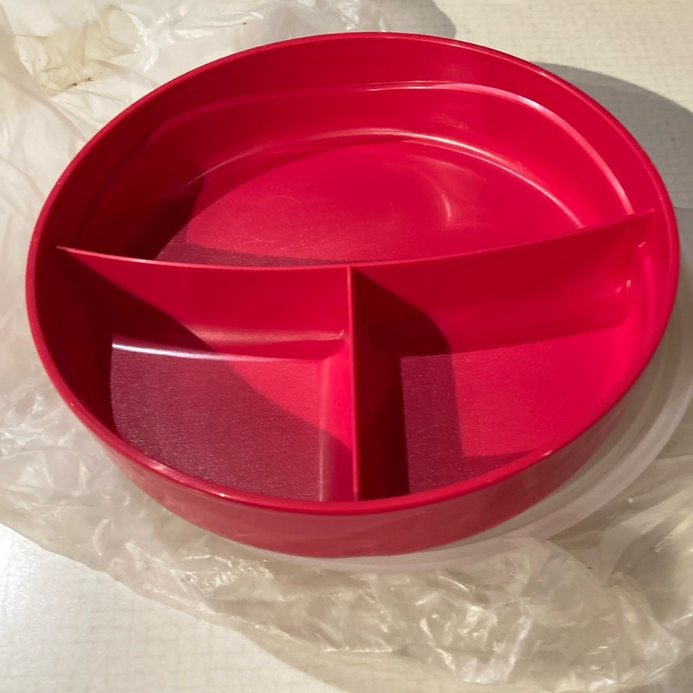 Tupperware vintage  Red Divided microwave reheatable Munch Kids